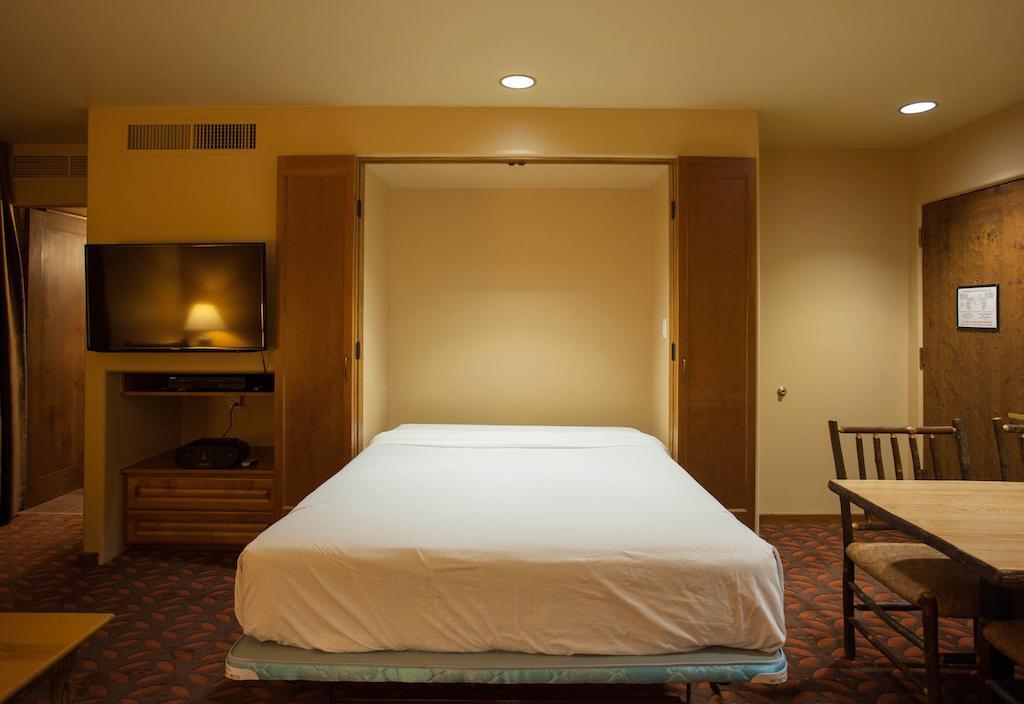 Club Wyndham Taos Hotel Room photo